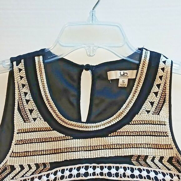 YA Los Angeles Small LBD with Beautiful Design on Top, Sleeveless & One Button - Picture 4 of 6